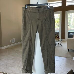 White House Black Market cropped pants. Mid rise straight cropped